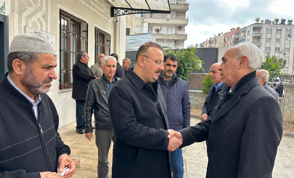 AK PARTİ TOROSLAR’DA VEFA VE DAYANIŞMA: BAŞKAN ÇOKKESER’DEN ANLAMLI ZİYARET