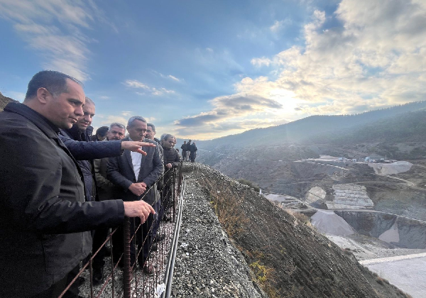 AK PARTİ HEYETİNDEN DEĞİRMENÇAY ÇIKARMASI: “MERSİN TARIMINA CAN SUYU GELİYOR!”