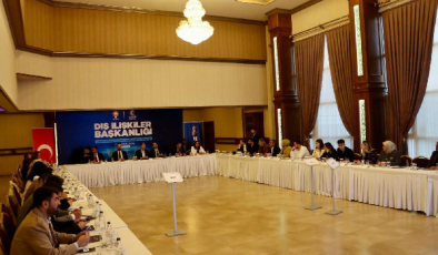 AK PARTİ MERSİN’DE  TOPLANTI: DIŞ İLİŞKİLERİN NABZI AKDENİZ’DE ATTI!