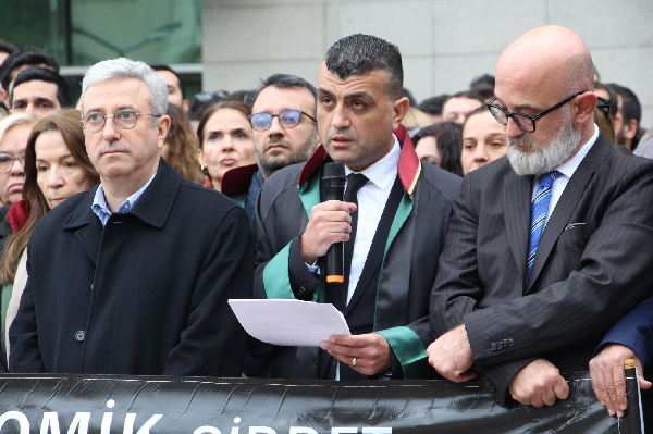 MERSİN BAROSU: “BU BİR MESLEK MESELESİ DEĞİL, HUKUKUN YAŞAMA MESELESİDİR”