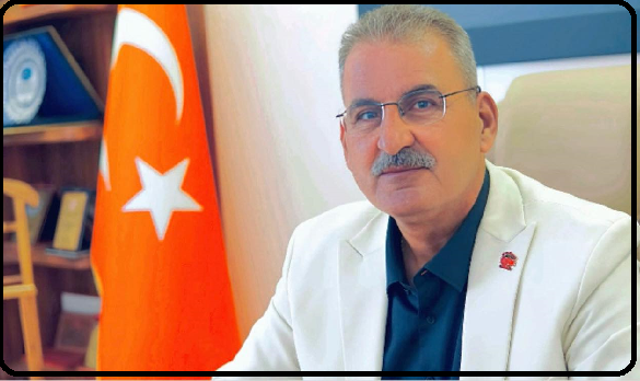 MEMDER Başkanı Canpolat’tan “Ek Harç” Tepkisi: “Bu Çifte Standarttan Vazgeçin!” MERSİN – Mersin Emlak Müşavirleri Derneği (MEMDER) Başkanı M. Sinan Canpolat, gayrimenkul sektörüne yönelik getirilen yeni mali yükümlülükler ve kredi limitlerindeki adaletsizliklere sert tepki gösterdi. Maliye Bakanlığı tarafından belirli iş kollarına getirilen 40 bin TL’lik ek harç ödemesini “çifte standart” olarak nitelendiren Canpolat, sektörün finansmana erişimde de ayrımcılığa uğradığını vurguladı. “Yükümlülüklerimizi Yerine Getiriyoruz, Karşılığı Bu Olmamalı” Başkan Canpolat, yaptığı yazılı açıklamada, emlak müşavirlerinin ticaret yetki belgeli ve sorumluluk sahibi profesyoneller olduğunu hatırlatarak şunları söyledi: “Bizler vergisini, KDV’sini ve stopajını eksiksiz ödeyen, yasal tüm zorunluluklarını yerine getiren sektör temsilcileriyiz. Ancak sadece dört iş koluna (Emlakçılar, Kuyumcular, Galericiler ve Özel Sağlık Merkezleri) özel olarak getirilen ve 31 Ocak 2026 son ödeme tarihli 40 bin TL’lik ek harç uygulaması, meslektaşlarımıza ağır bir yük getirmektedir.” TEMFED İtirazlarını Yaptı Konunun takipçisi olduklarını belirten Canpolat, Türkiye Tüm Emlak Müşavirleri Federasyonu (TEMFED) Genel Başkanı H. Ali Taylan ve bağlı tüm oda başkanlarının ilgili kurumlara resmi itirazlarını ilettiğini duyurdu. Canpolat, “Bu yanlış uygulamadan derhal dönülmesini ve ek harcın iptal edilmesini talep ediyoruz” dedi. “Kredide 350 Bin Değil, 1 Milyon TL Limit İstiyoruz” Açıklamasında esnaf kredilerindeki limit farkına da dikkat çeken MEMDER Başkanı, yetkililere şu sözlerle seslendi: “Bizden ek harç talep edilmeden önce, yıllardır haykırdığımız kredi adaletsizliği düzeltilmelidir. Diğer iş kollarına Esnaf Kredi Kooperatifleri üzerinden 1 milyon TL kredi imkanı tanınırken, emlak sektörüne 350 bin TL reva görülmektedir. Bu çifte standart son bulmalı, bizim limitlerimiz de 1 milyon TL seviyesine çıkarılmalıdır. Sektör temsilcilerinin devlete olan bakışının olumlu kalması için bu adımlar elzemdir.” Sektöre “Birlik” Mesajı Başkan Sinan Canpolat, açıklamasını tüm meslektaşlarına hayırlı ve bol kazançlar dileyerek sonlandırırken, hak arama mücadelesinin kararlılıkla süreceği mesajını verdi.