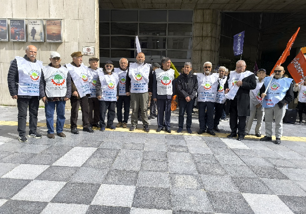 MERSİN’DE EMEKLİLERDEN TARİHİ DAYANIŞMA: “ADALETSİZ VERGİ DÜZENİNE SON!”