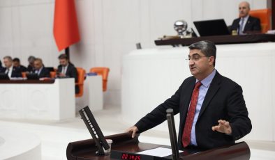 Ekmen’den sel isyanı: “Mersin’i yağmur değil, altyapı ihmal ediyor”