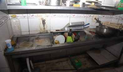 Ramazan öncesi şok denetim! Mersin’de böcekli fırına ceza yağdı