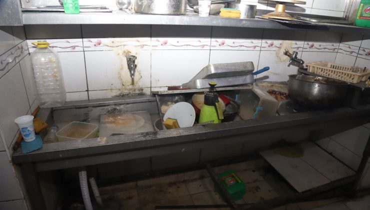 Ramazan öncesi şok denetim! Mersin’de böcekli fırına ceza yağdı