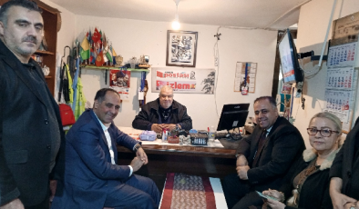 AK PARTİ HEYETİNDEN ÖZYAR MERSİN POSTASI’NA ÇIKARMA: “MERSİN İÇİN GECE GÜNDÜZ SAHADAYIZ”