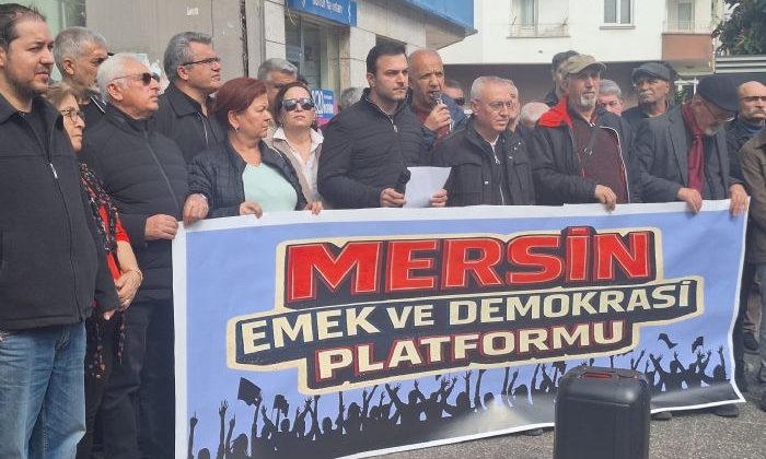 Mersin’de İran protestosu ‘Ne dış müdahale ne iç baskı’