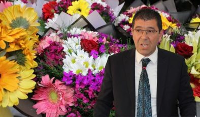 MERSİN’DE 8 MART MESAİSİ: VİTRİNLER ÇİÇEK AÇTI!