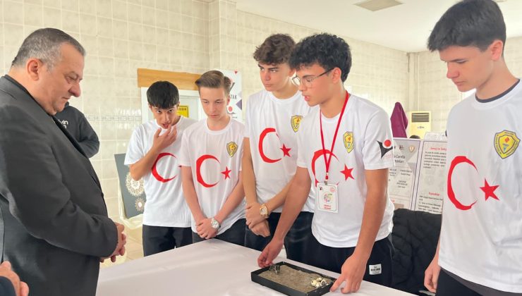 MERSİN’DE BİLİM ŞÖLENİ: MEHMET ADNAN ÖZÇELİK ANADOLU LİSESİ GELECEĞE IŞIK TUTUYOR!