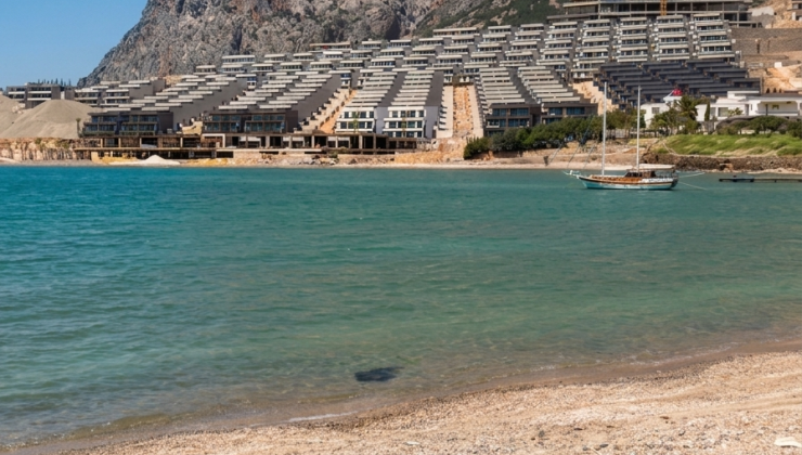 Akdeniz’in incisi Tisan beton ve çöpe teslim