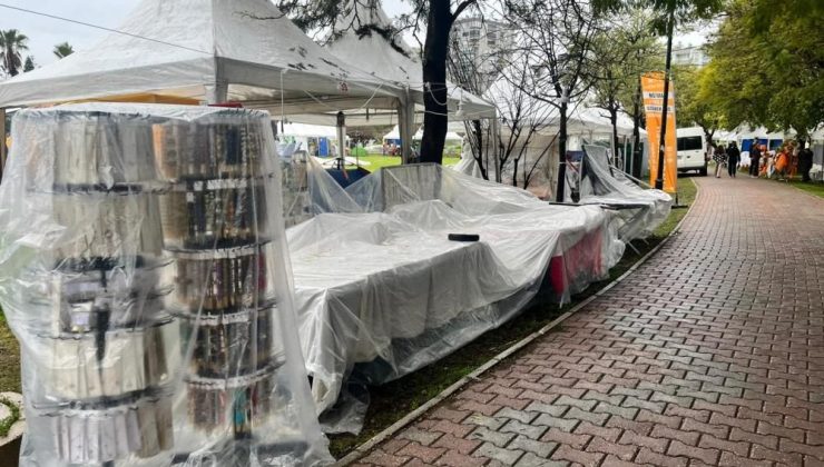 Portakal Çiçeği Karnavalı’na yağmur engeli