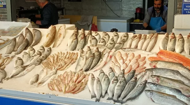 Balık tezgahları alev aldı!