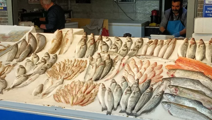 Balık tezgahları alev aldı!