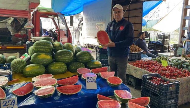 Mersin’de ilk karpuz tezgâhta! Dilim dilim satılıyor, fiyatı şaşırttı