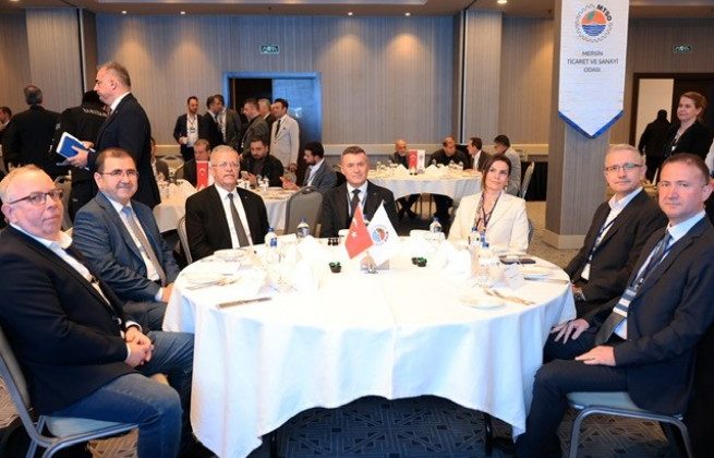 Impacta Kurucu Ortağı Ümit Öncel ise “Yapay Zeka Trendleri ve Sanayide Uygulama Örnekleri” başlıklı sunumunda yapay zekanın bugün geldiği noktayı, sanayide kullanım alanlarını ve gelecekteki etkilerine değindi. Öncel, yapay zeka çağında insanın rolünün nasıl şekilleneceğine ilişkin değerlendirmelerde de bulundu.