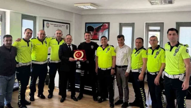 30 yıllık trafik polisinden duygulandıran veda