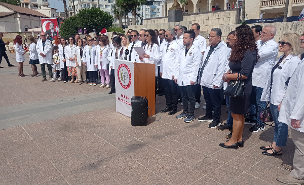 14 mayıs eczacılar günü için ecz oda başkanı aliye akgül basınaçıklaması yaptı
