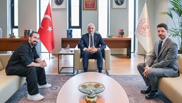 Bakan Ersoy, Barış Manço’nun oğlu Doğukan Manço ile AKM’de bir araya geldi