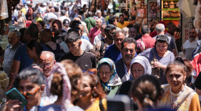 Mersin çarşılarında bayram hareketliliği var, alım gücü yok