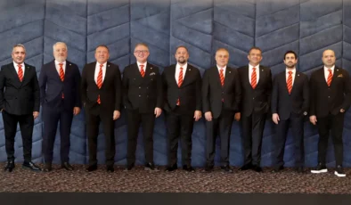 Mersin’de sarı-kırmızılı camia tek çatı altında toplandı