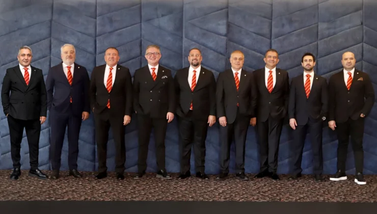 Mersin’de sarı-kırmızılı camia tek çatı altında toplandı