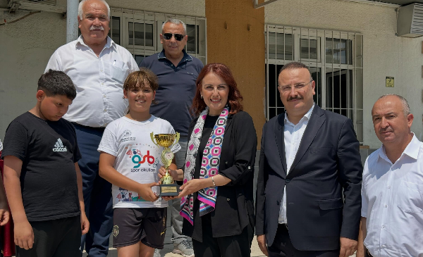 TOROSLAR’IN YÜZ AKI FERDİ ÇOKKESER, SPORCU GENÇLERİN HEYECANINA ORTAK OLDU!