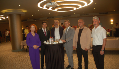 GERİ DÖNÜŞÜMÜN BÜYÜLEYİCİ YOLCULUĞU: “ATIKTAN KAĞIDA, SANATA” SERGİSİ AÇILDI