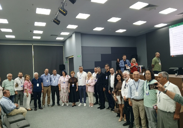 MERSİN KENT KONSEYİ’NDE SEÇİM HEYECANI: YENİ BAŞKAN DEMET ŞAMAN TARLA OLDU!