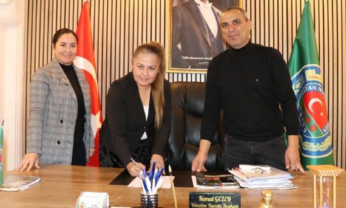 Çiftçilere Özel İndirim Anlaşması İmzalandıMersin’de Silifke Ziraat Odası ile Asuman Başar Kucur Özel Aile Danışma Merkezi arasında, oda üyelerine yönelik özel indirim protokolü imzalandı.