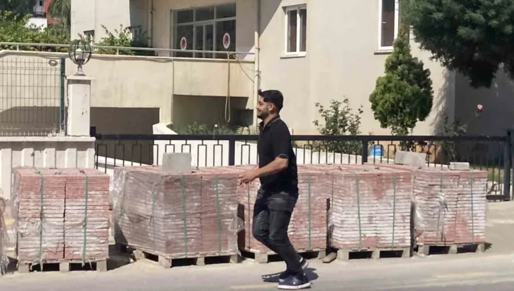 Mersin’de YKS heyecanı: Adaylar saniyelerle sınava yetişti, veliler dışarıda dua etti