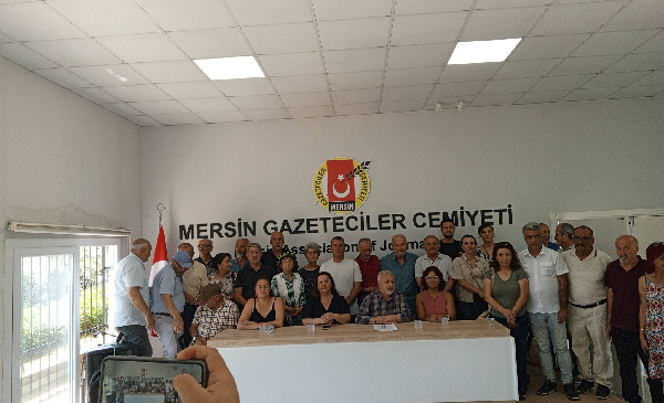 KAMUOYUNA    zorunlu açıklama   Toroslar ilçesi belediye başkanı Abdurrahman Yıldız, yargı kararıyla atanmış CHP genel  başkanı Kemal Kılıçdaroğlu’nu makamında ziyaret etmiştir. Ziyaretin fotoğrafını paylaşarak,  mutlak butlan kararıyla genel başkanlık koltuğuna oturan Kemal Kılıçdaroğlu’na desteğini  sunmuştur.