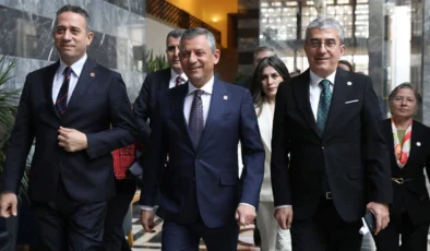 Kapıdaki isimleri de silindi
