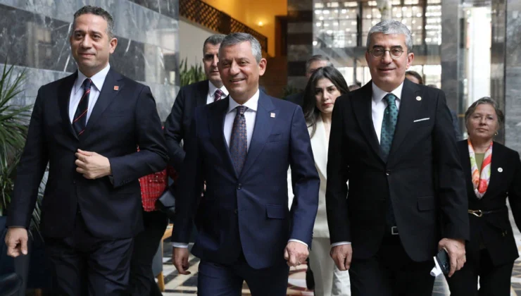 Kapıdaki isimleri de silindi