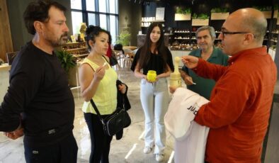 Gören çikolata sanıyor! Mersin’deki beyaz balın sırrı ortaya çıktı