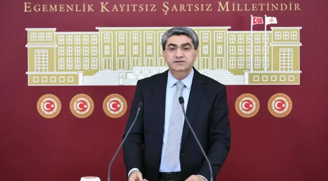 Meclis’te neler oluyor? Ekmen’den AK Parti’ye çok konuşulacak 3 soru