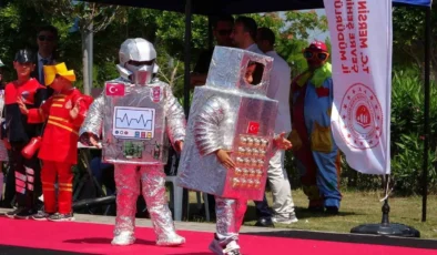 Mersin’de atıklar tasarıma dönüştü, çocuklar podyuma çıktı