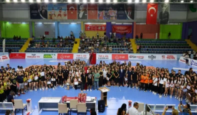 Mersin’de Voleybolun Yıldızları Ödüllerine Kavuştu! Altyapı Liglerinde Büyük Coşku